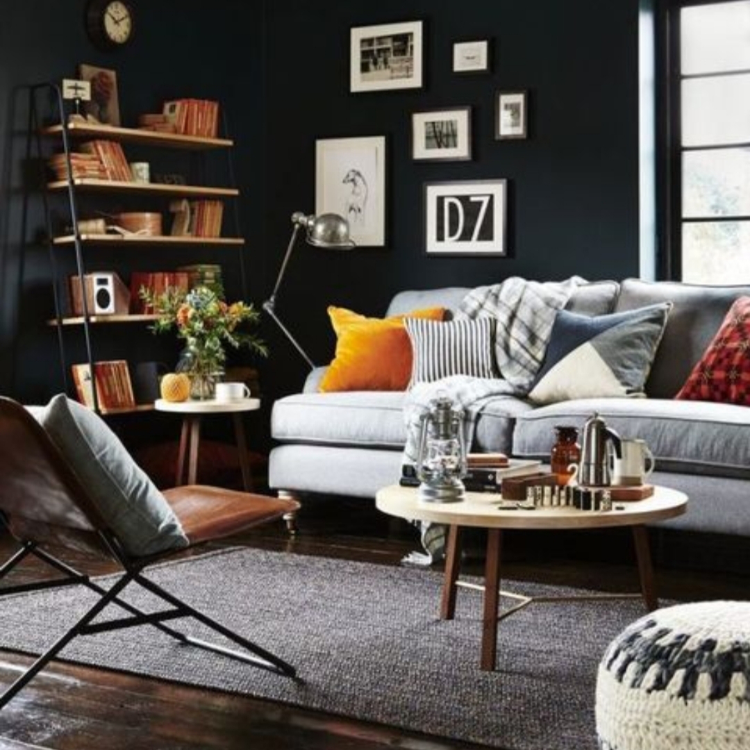 Furniture sofa terang untuk ruangan gelap