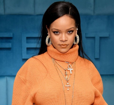 Kisah Inspiratif Rihanna, Berasal Dari Keluarga Broken Home